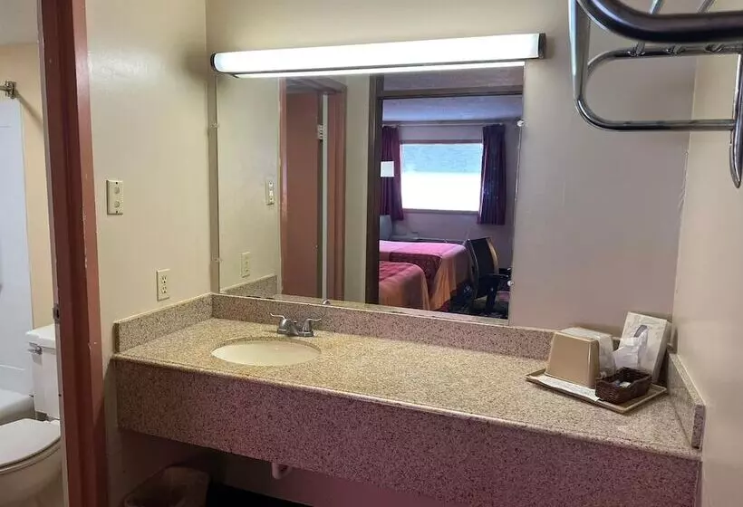 Travelerslodge Motel