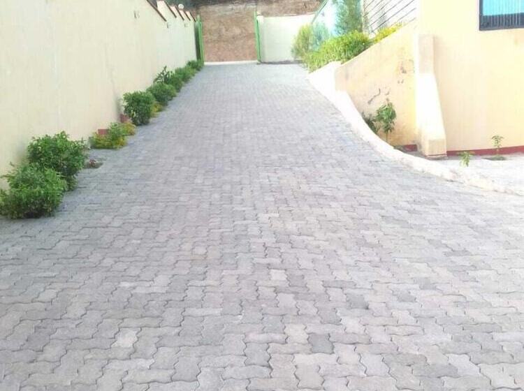 تختخواب و صبحانه Mongare Lodge And Restaurant