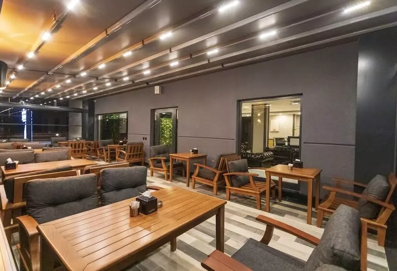 Hotelli şehrar Suit