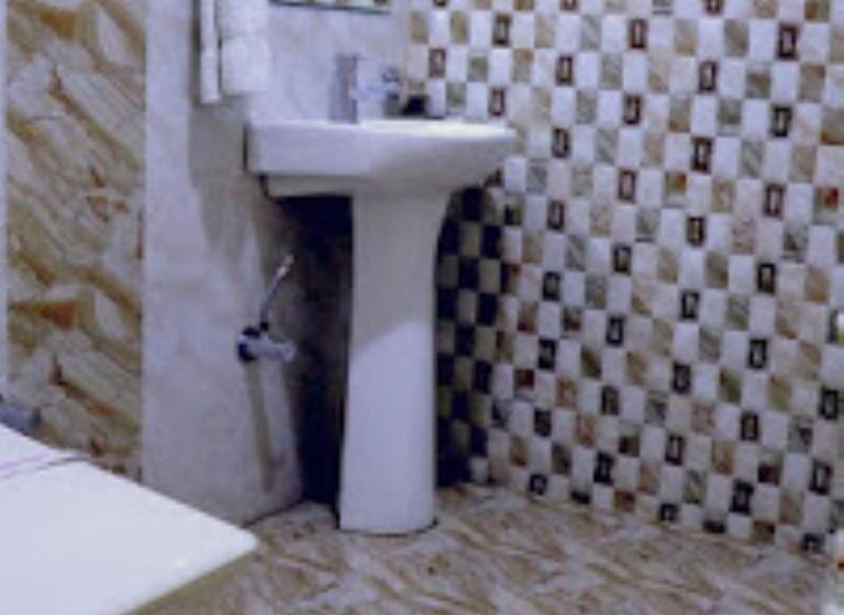 Hotel Goroomgo Galaxy Mathura