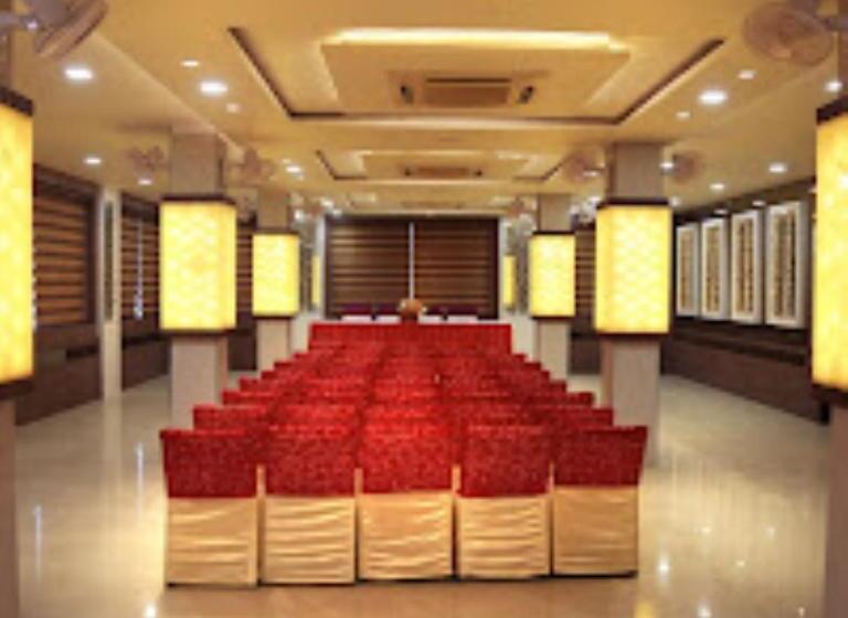 Hotel Goroomgo Galaxy Mathura