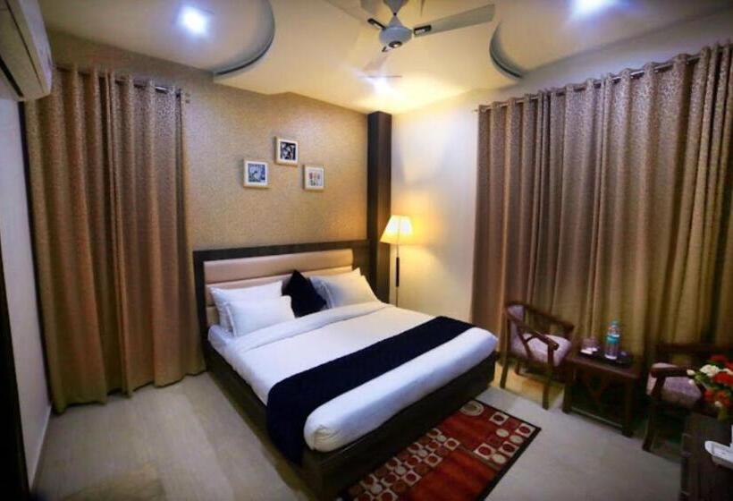 Hotel Goroomgo Galaxy Mathura