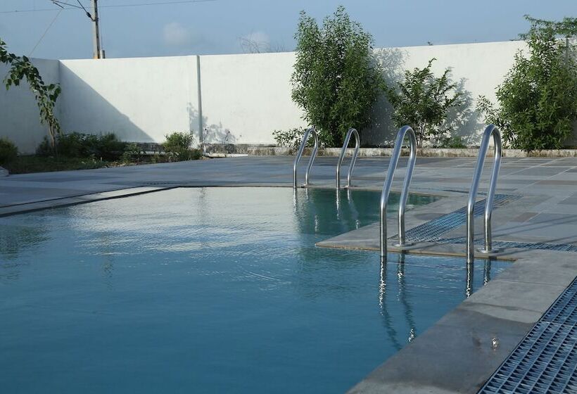 فندق Madhuvan Suites By Blues