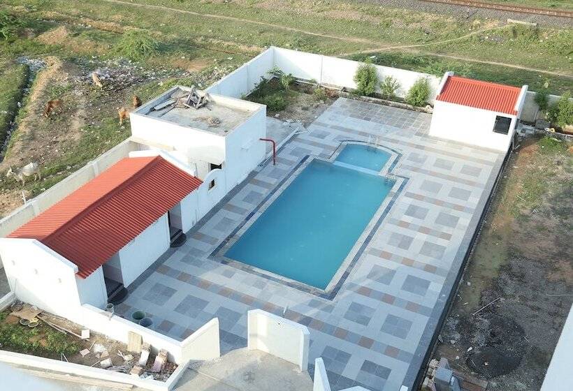 فندق Madhuvan Suites By Blues