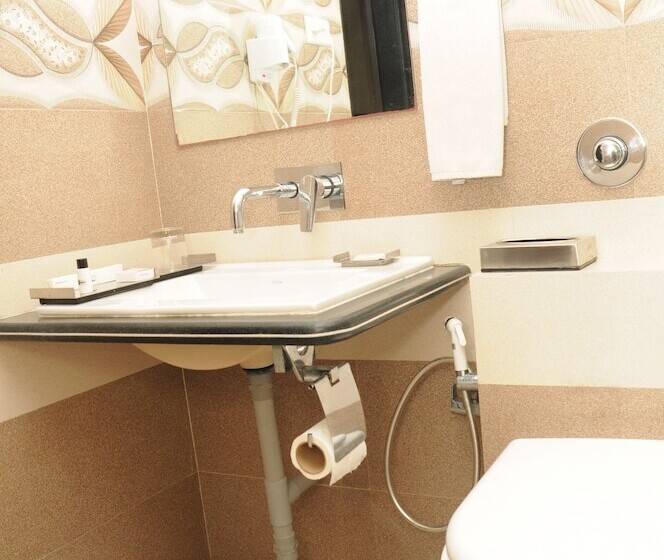 فندق Madhuvan Suites By Blues