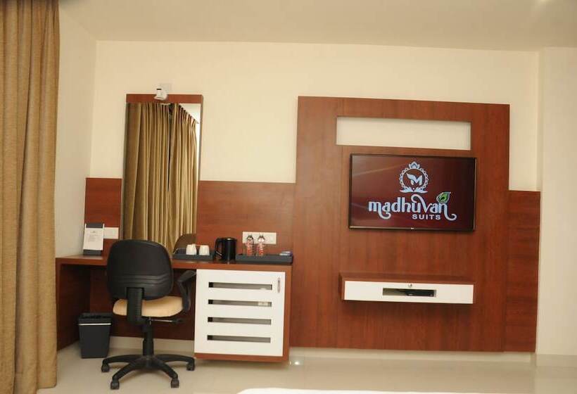 فندق Madhuvan Suites By Blues