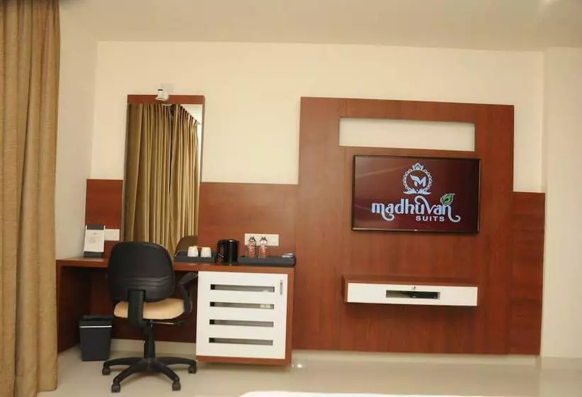 Hotelli Madhuvan Suites By Blues