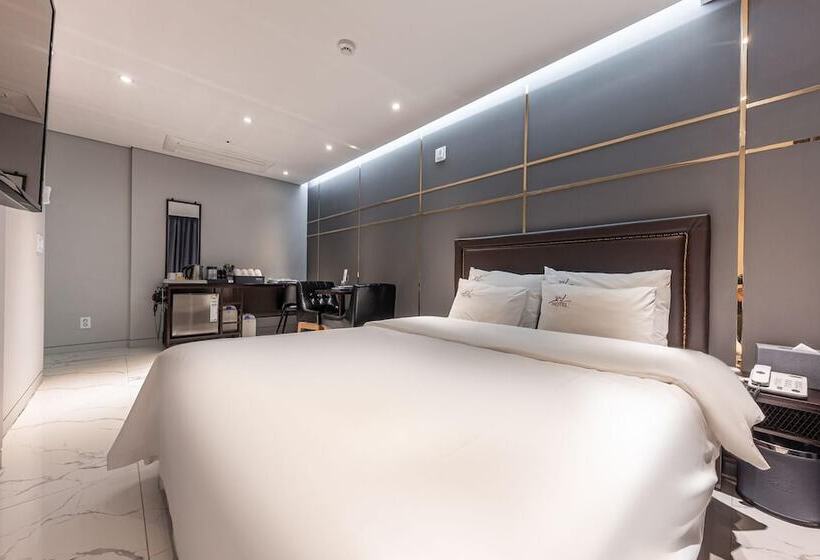 מוטל Pyeongtaek May