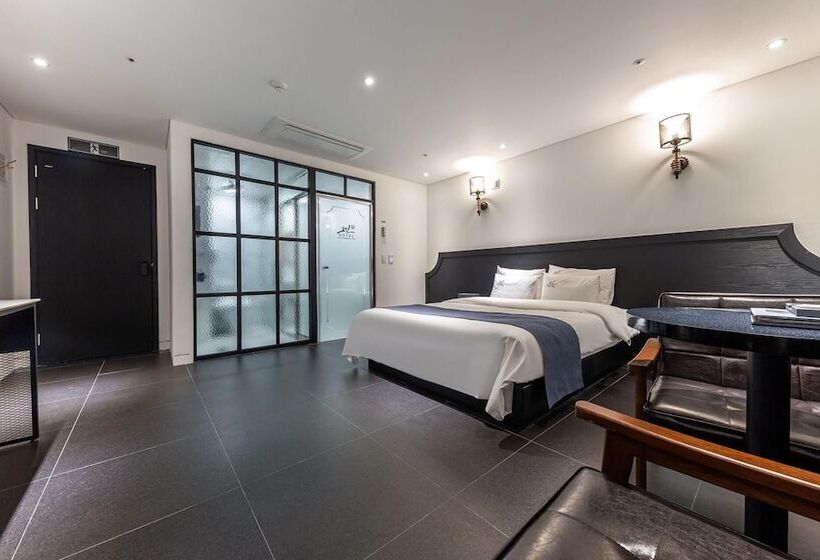 מוטל Pyeongtaek May