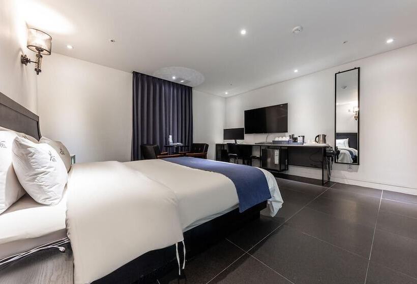 מוטל Pyeongtaek May