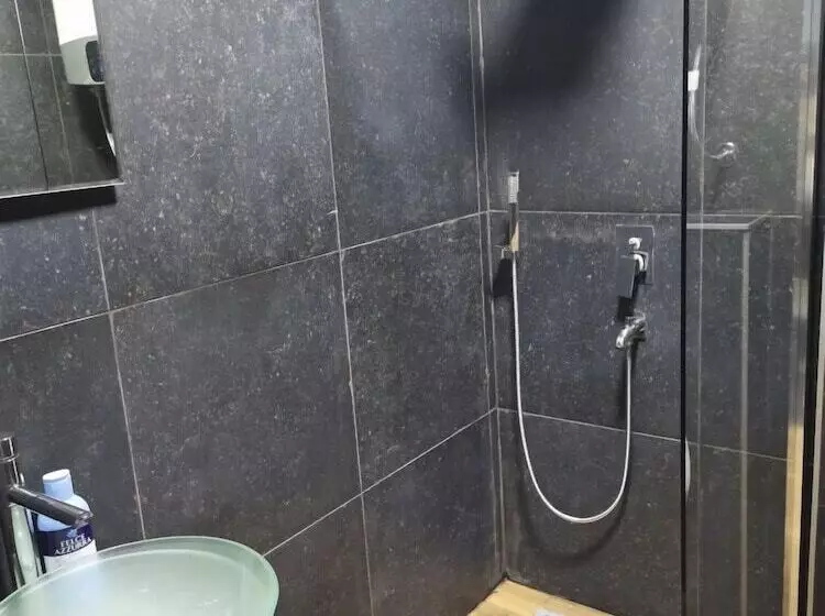 پانسیون Airport Apartments