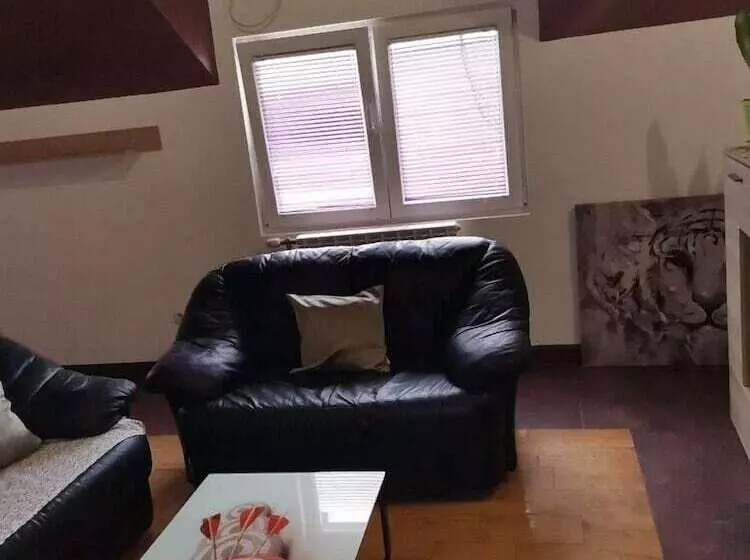 پانسیون Airport Apartments