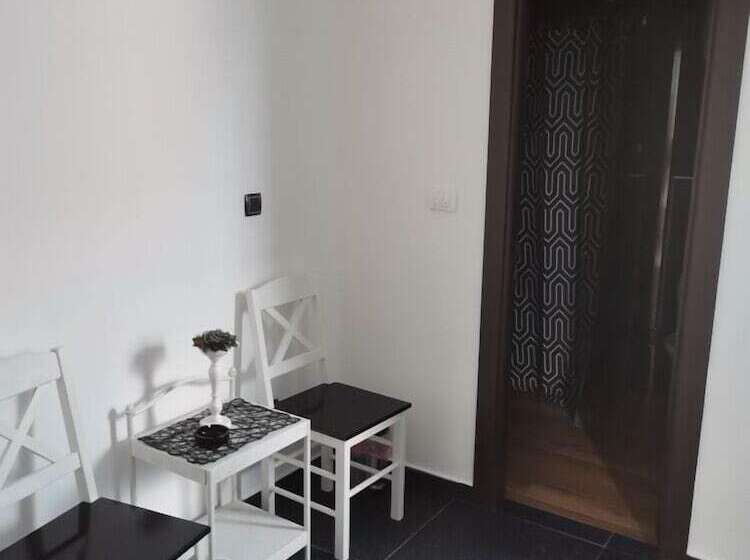 پانسیون Airport Apartments