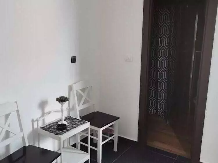 پانسیون Airport Apartments