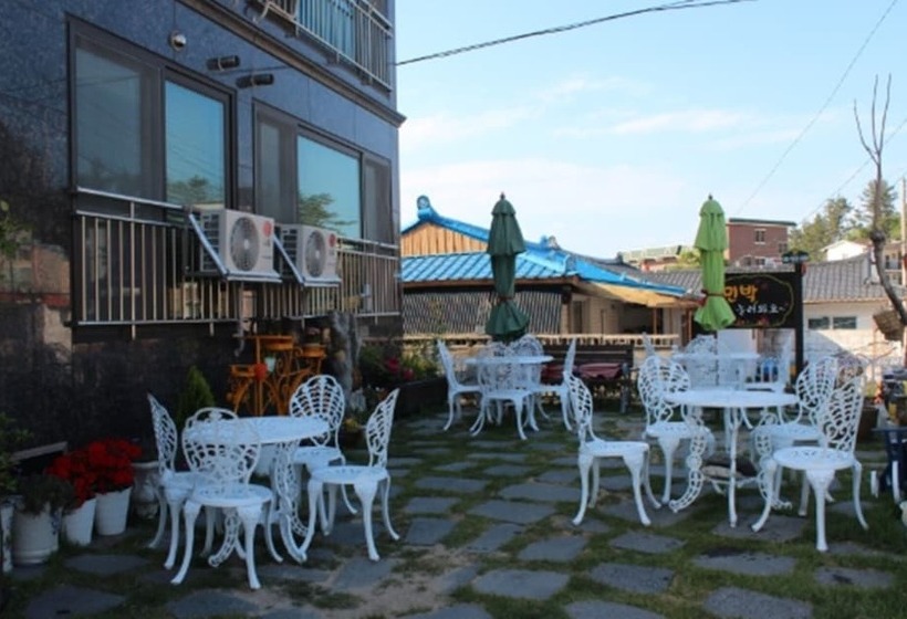 Pensión Samcheok Come To Play Guest House