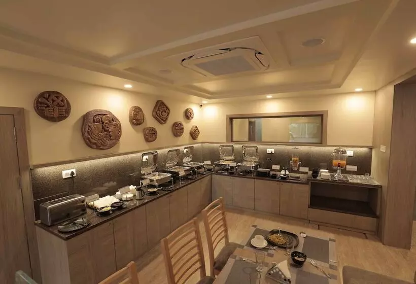 Pride Biznotel Gir Sasan