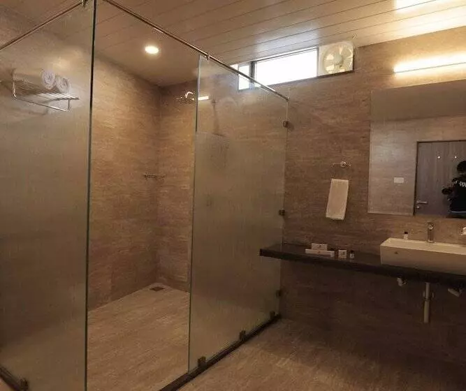 Pride Biznotel Gir Sasan