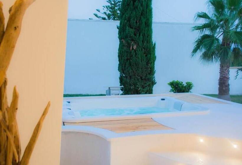 تختخواب و صبحانه Valentino Luxury Room