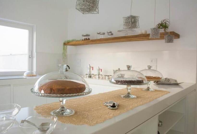 تختخواب و صبحانه Valentino Luxury Room