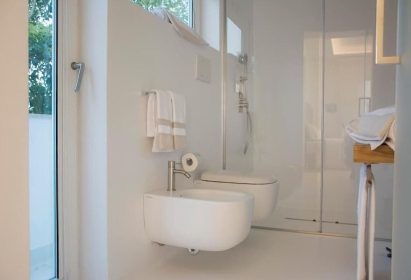 تختخواب و صبحانه Valentino Luxury Room