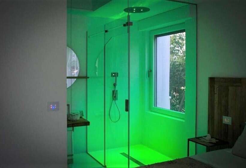 تختخواب و صبحانه Valentino Luxury Room