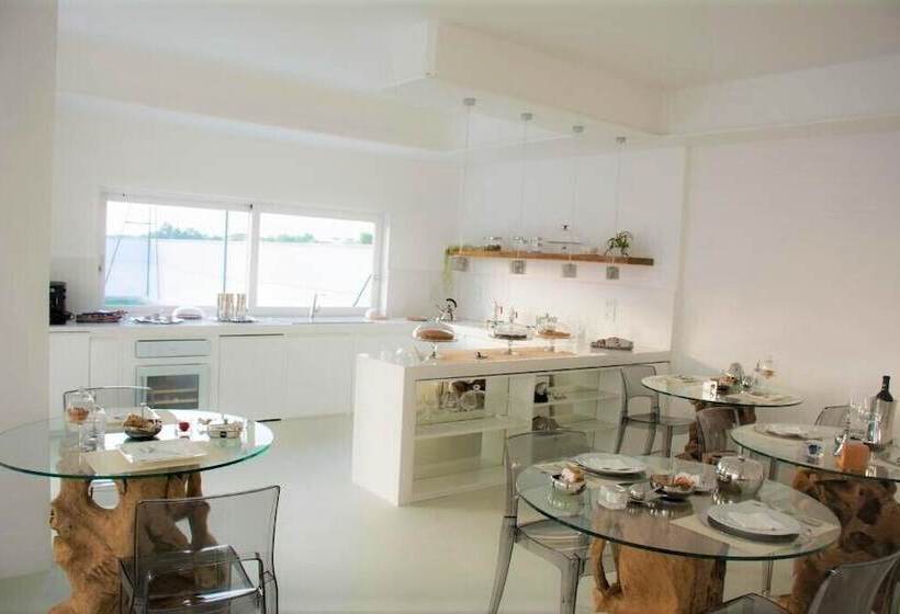 تختخواب و صبحانه Valentino Luxury Room