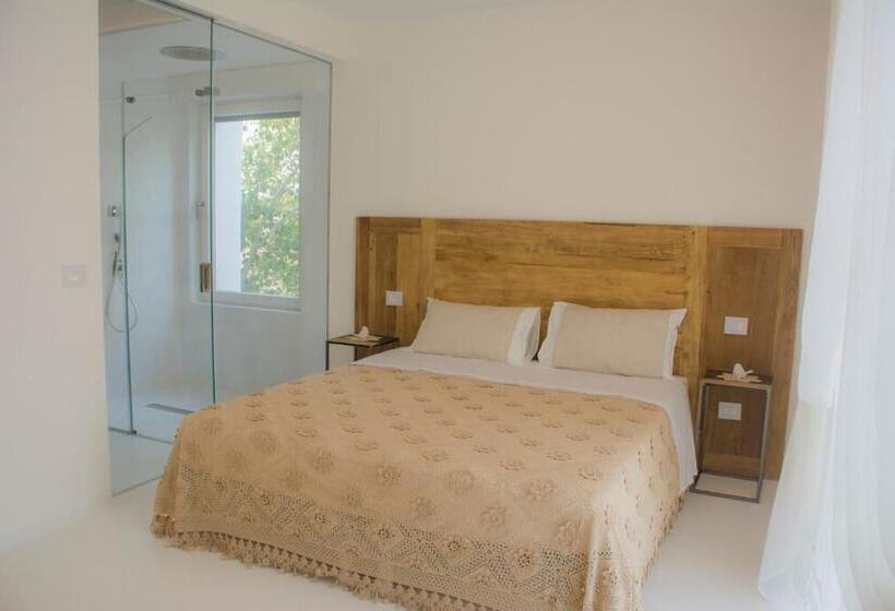 تختخواب و صبحانه Valentino Luxury Room