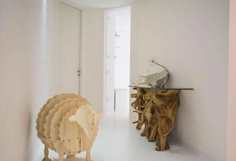 تختخواب و صبحانه Valentino Luxury Room