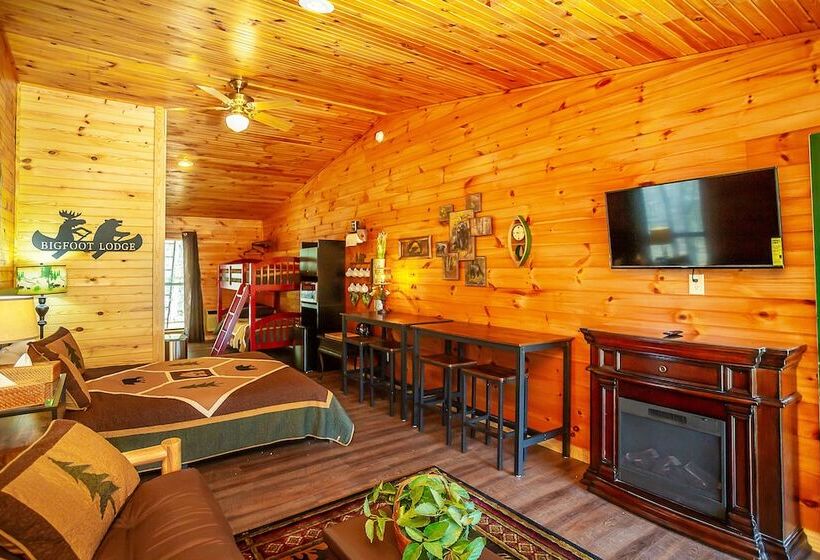 Отель Bigfoot Lodge Room One