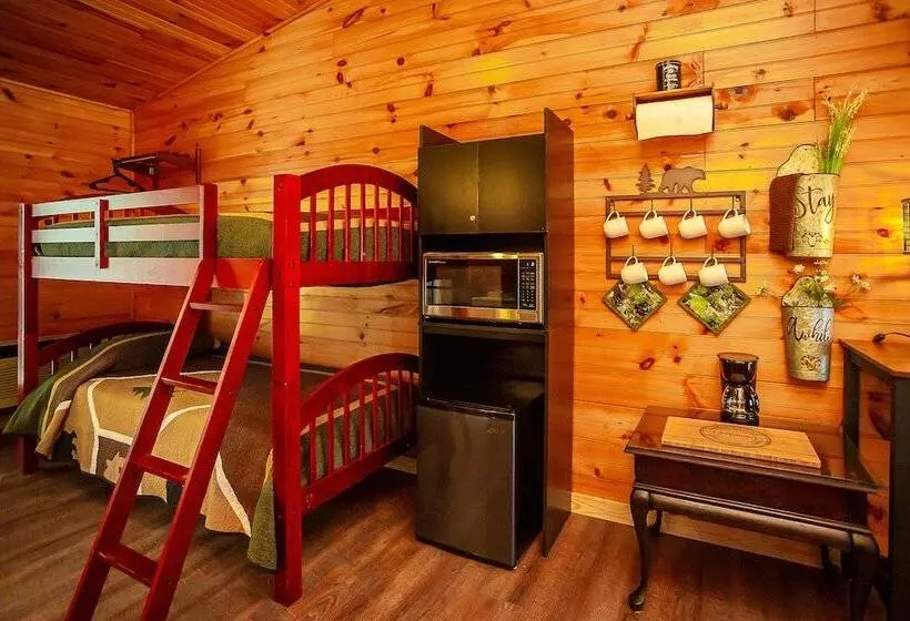 Hotelli Bigfoot Lodge Room One