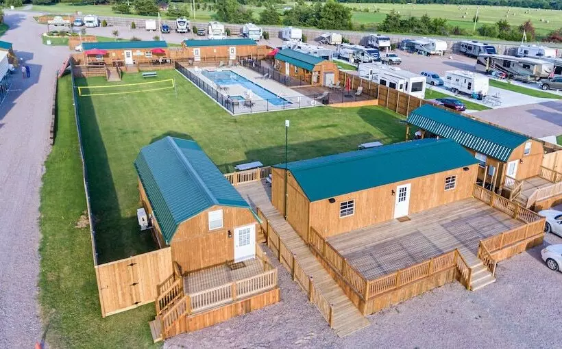 Hotelli Do Drop Inn Rv Resort And Cabins