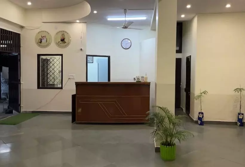 ホテル Goroomgo Ashoka Dehradun