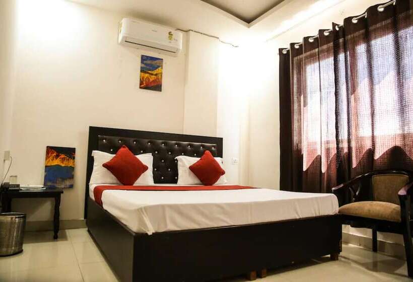 Hotel Goroomgo Satya Dehradun