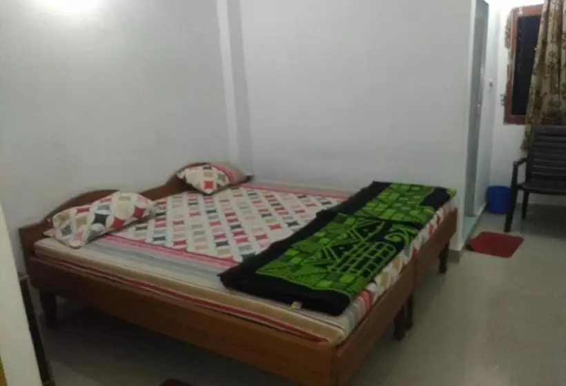 هتل Goroomgo Sharda Guest House Bodhgaya