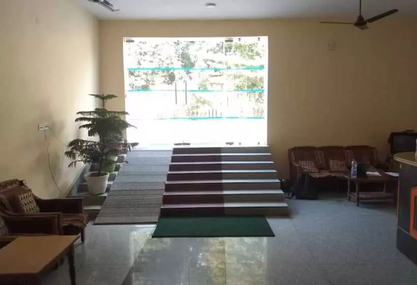هتل Goroomgo Sharda Guest House Bodhgaya