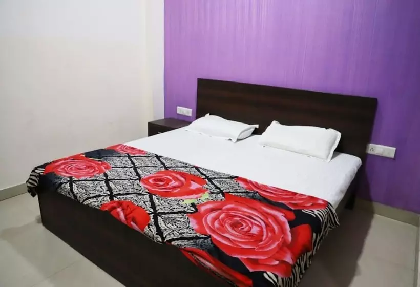 Hotelli Goroomgo The City Side Bareilly