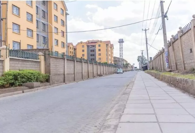 هتل Karibu Airport Homestay