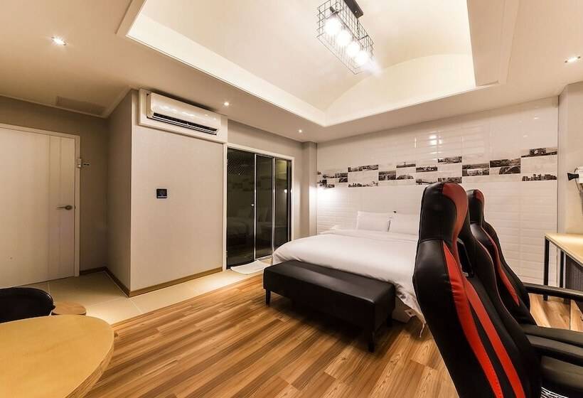 Motel Ansan Gojandong Hill House