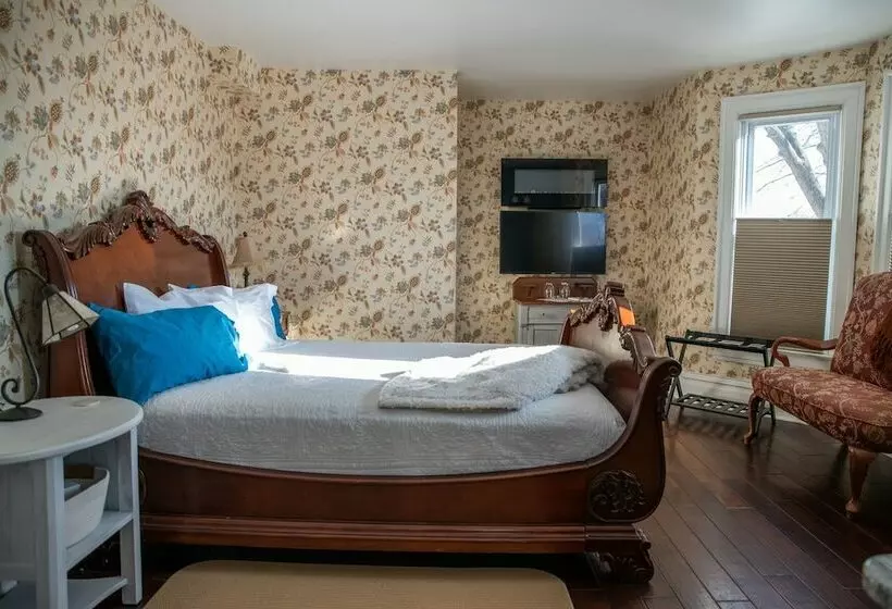 The Urstad House B&b