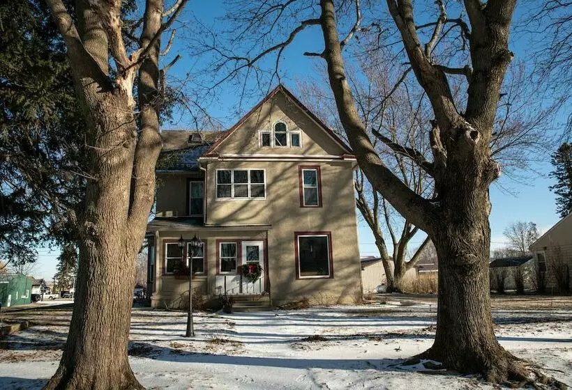 The Urstad House B&b