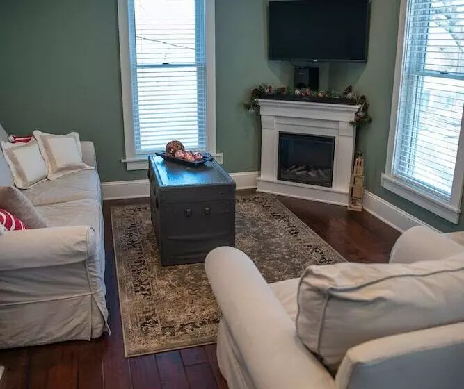 The Urstad House B&b