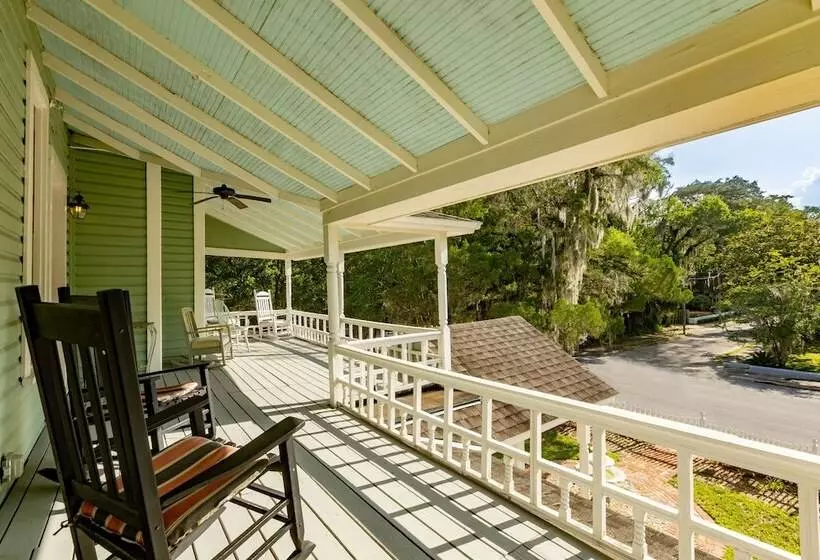 Aamiaismajoitus (B&B) Lady Clare Room At Camellia Rose Inn Downtown