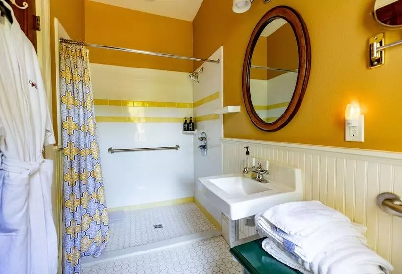 Aamiaismajoitus (B&B) Lady Clare Room At Camellia Rose Inn Downtown