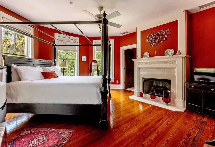 Aamiaismajoitus (B&B) Lady Clare Room At Camellia Rose Inn Downtown