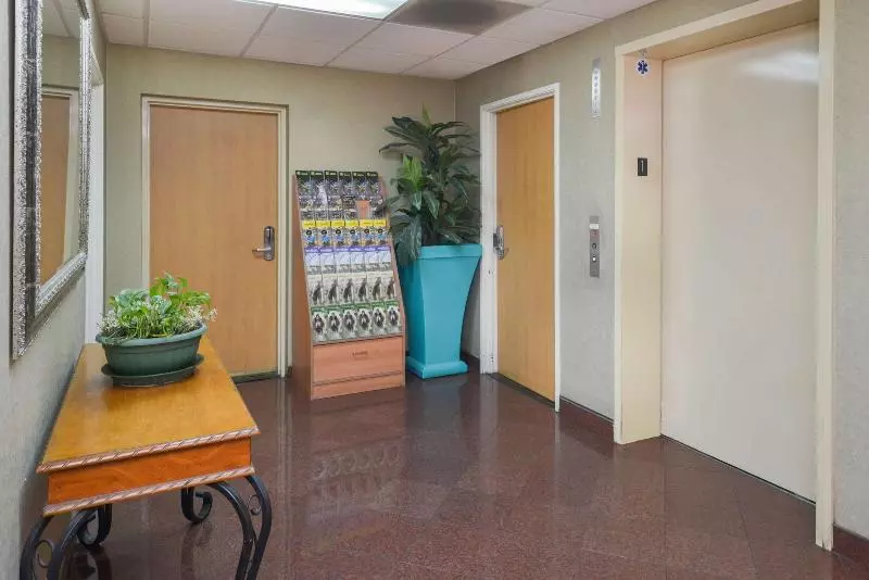ホテル H3 Inn & Suites Lax Airport Los Angeles