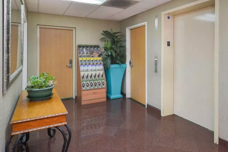 ホテル H3 Inn & Suites Lax Airport Los Angeles