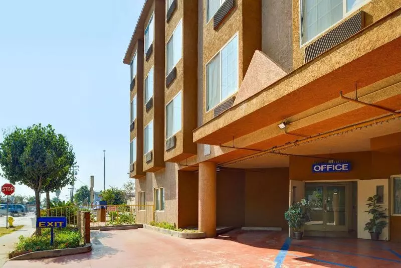 ホテル H3 Inn & Suites Lax Airport Los Angeles
