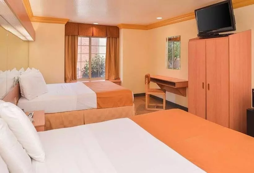 ホテル H3 Inn & Suites Lax Airport Los Angeles
