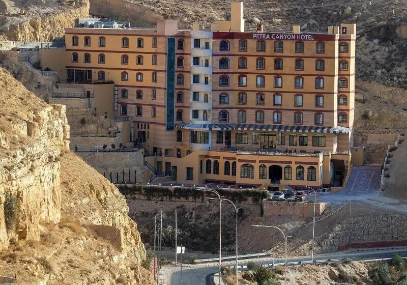 هتل Petra Canyon