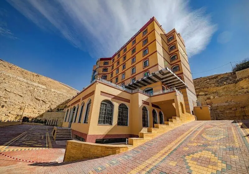 هتل Petra Canyon